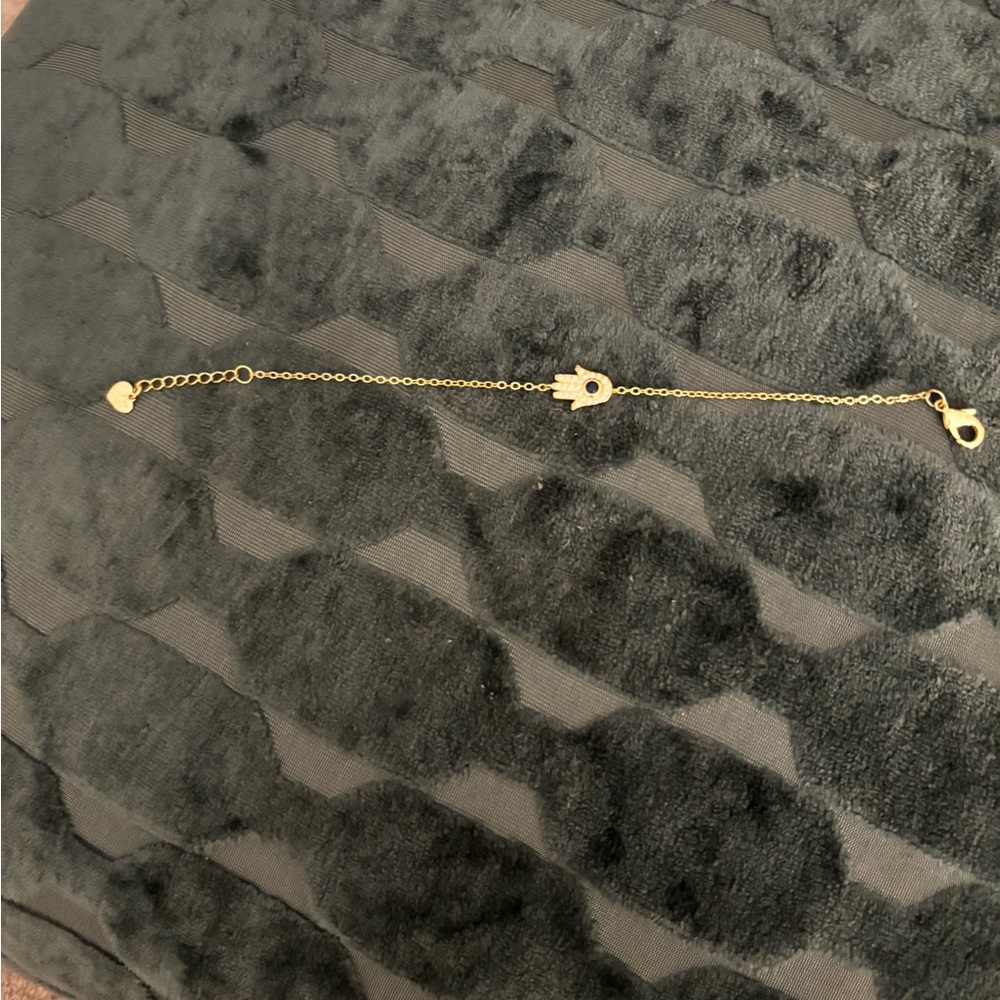 Chic Gold Hamsa Bracelet